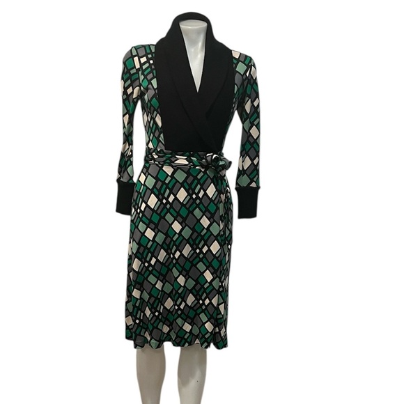 Diane VonFurstenburg Zerlinda silk jersey wrap dress in geometric print size 2 - Picture 1 of 7